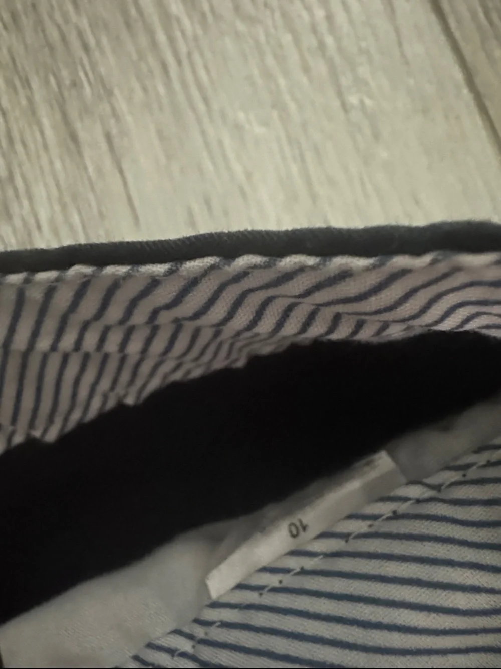 EUC Old Navy Black Women’s Everyday Shorts Size 10 - Picture 3 of 7